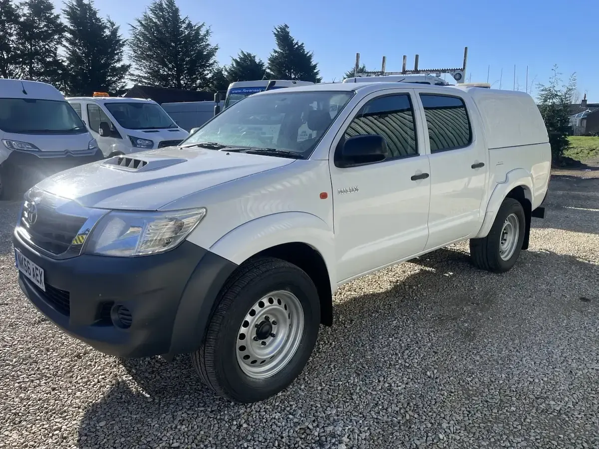 Used Toyota HiLux Active 140 HP (102 kW) 2016 White Pickup