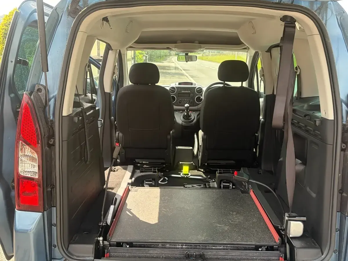 Used Peugeot Partner 2019 Blue MPV