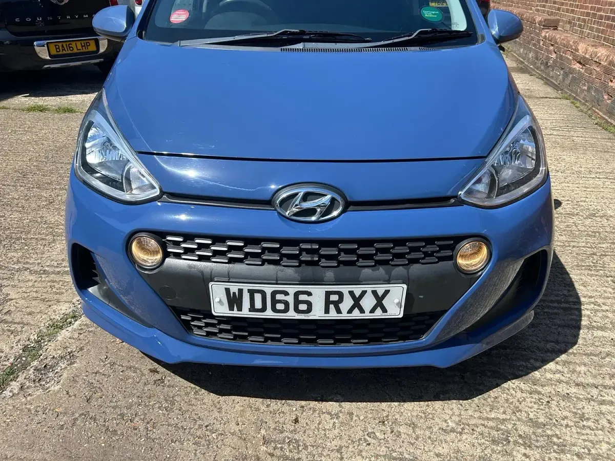 Used Hyundai i10 SE 67 HP (49 kW) 2017 Blue Hatchback