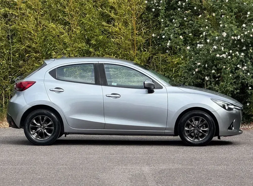 Used Mazda 2 90 HP (66 kW) 2017 Silver Hatchback