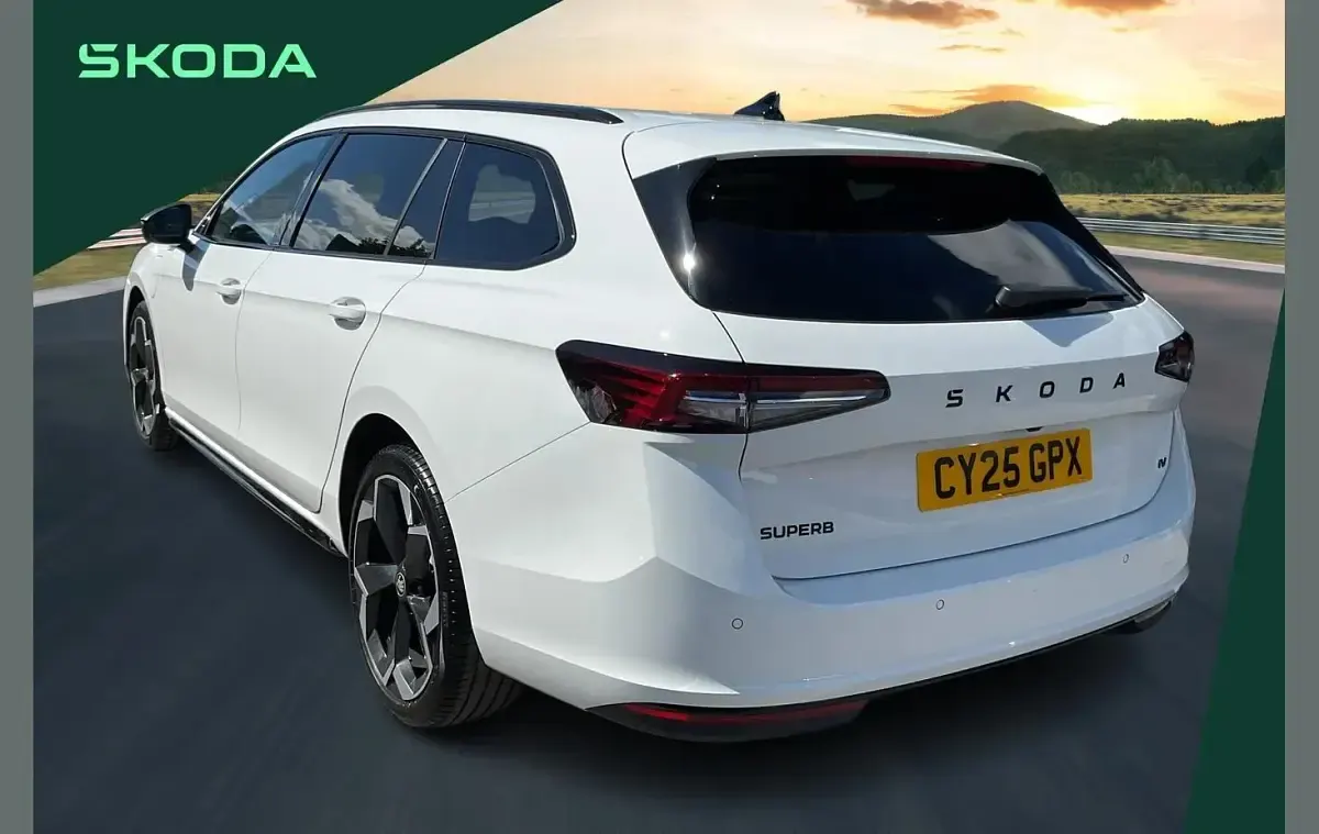 Nouă Skoda Superb SportLine 200 CP (147 kW) 2025 Alb Break