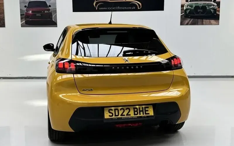 Used Peugeot 208 Active Premium 75 HP (55 kW) 2022 Yellow Hatchback