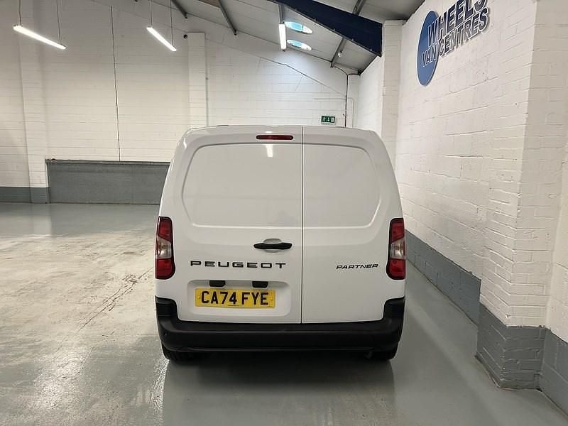 Used Peugeot Partner 131 HP (96 kW) 2024 White MPV