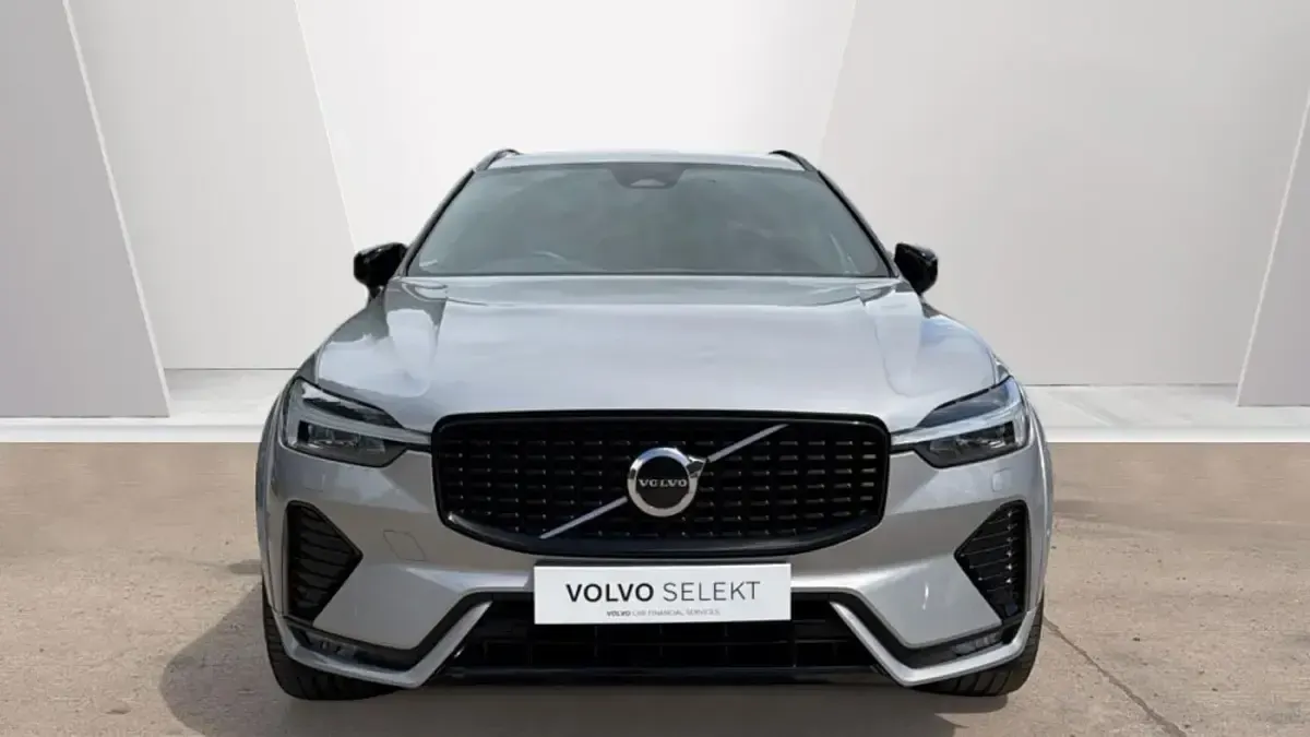 Used Volvo XC60 R-Design Pro 194 HP (142 kW) 2022 Silver SUV