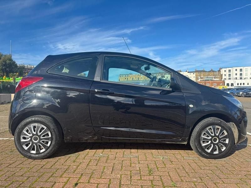 Begagnad Ford Ka 69 HK (50 kW) 2014 Svart Halvkombi