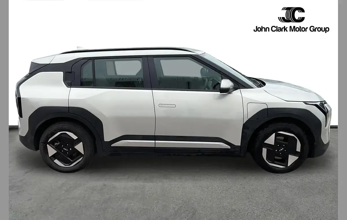 Used Kia EV3 Air 147 kW (201 HP) 2025 Silver SUV