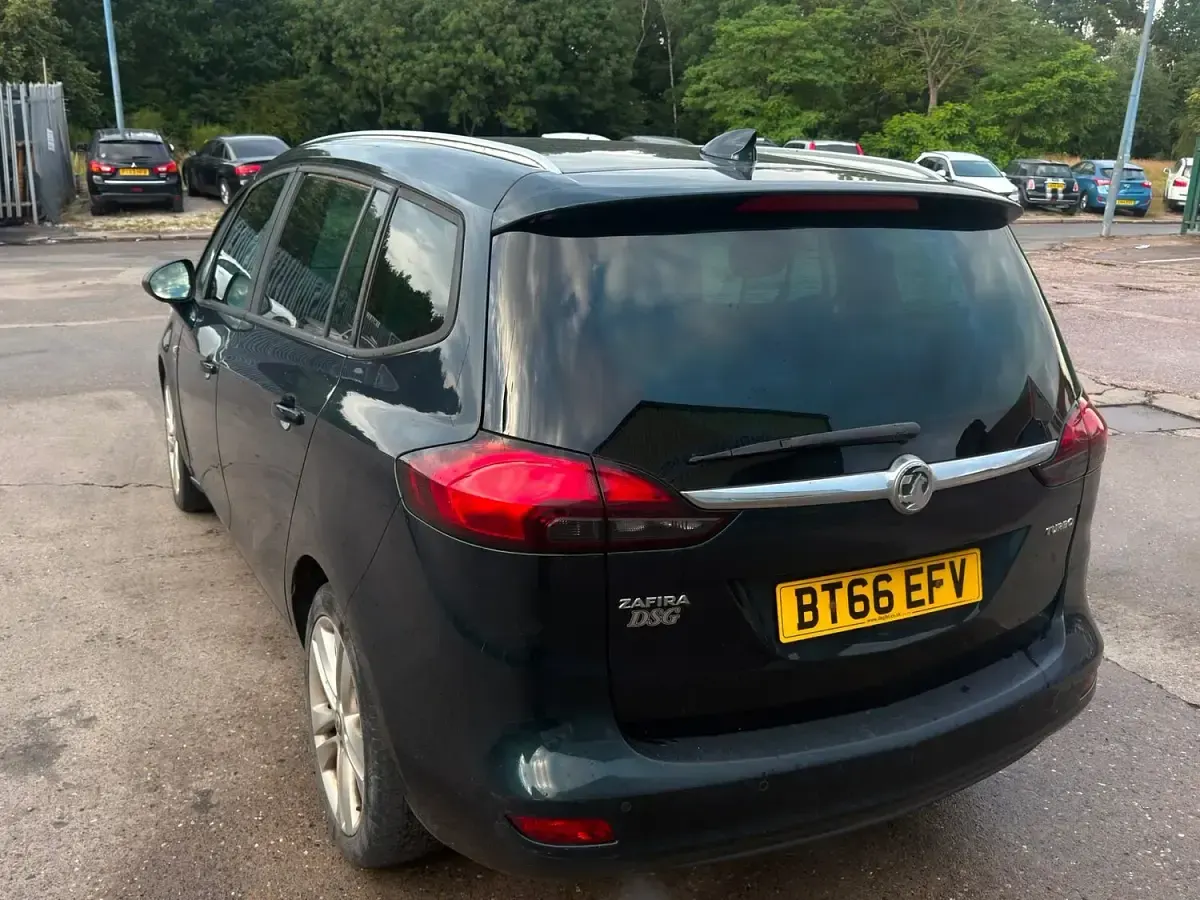 Used Vauxhall Zafira SRi 140 HP (102 kW) 2016 Green MPV