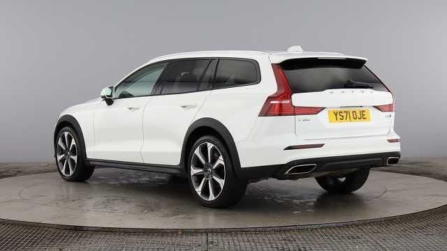 Usado Volvo V60 CC 247 HP (181 kW) 2022 Carrinha