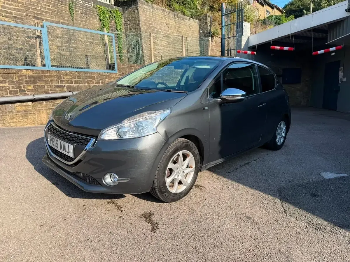 Used Peugeot 208 Style 82 HP (60 kW) 2015 Grey Hatchback