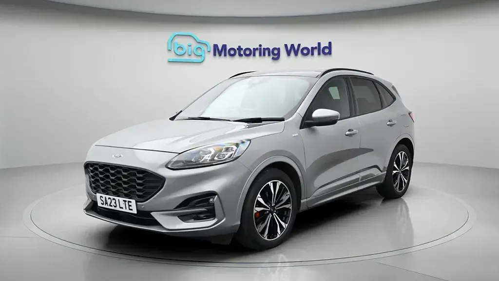 Usado Ford Kuga ST-Line X 190 CV (139 kW) 2023 Plateado SUV