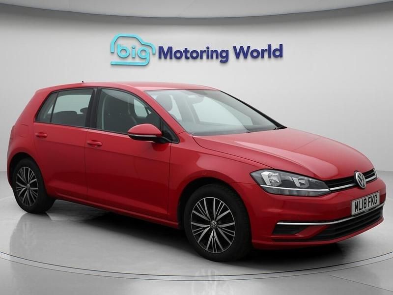 Red Used 2018 VW Golf VII SE Hatchback | £9,900 (Fair price) - Image 1/4