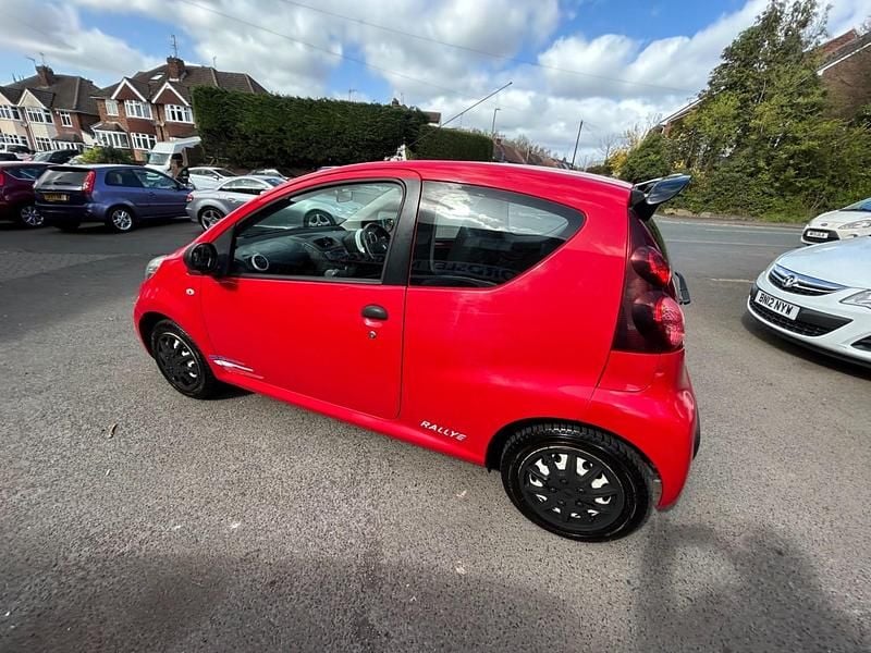 Used Peugeot 107 Access 68 HP (50 kW) 2012 Bright red Hatchback