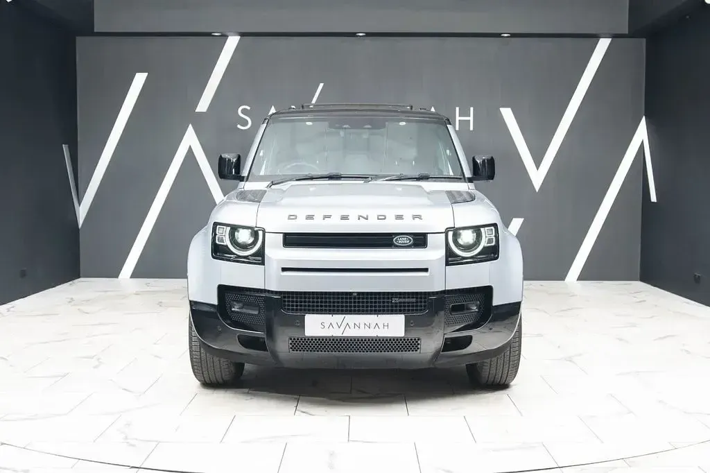 Used Land Rover Defender HSE Dynamic 300 HP (220 kW) 2022 Silver SUV