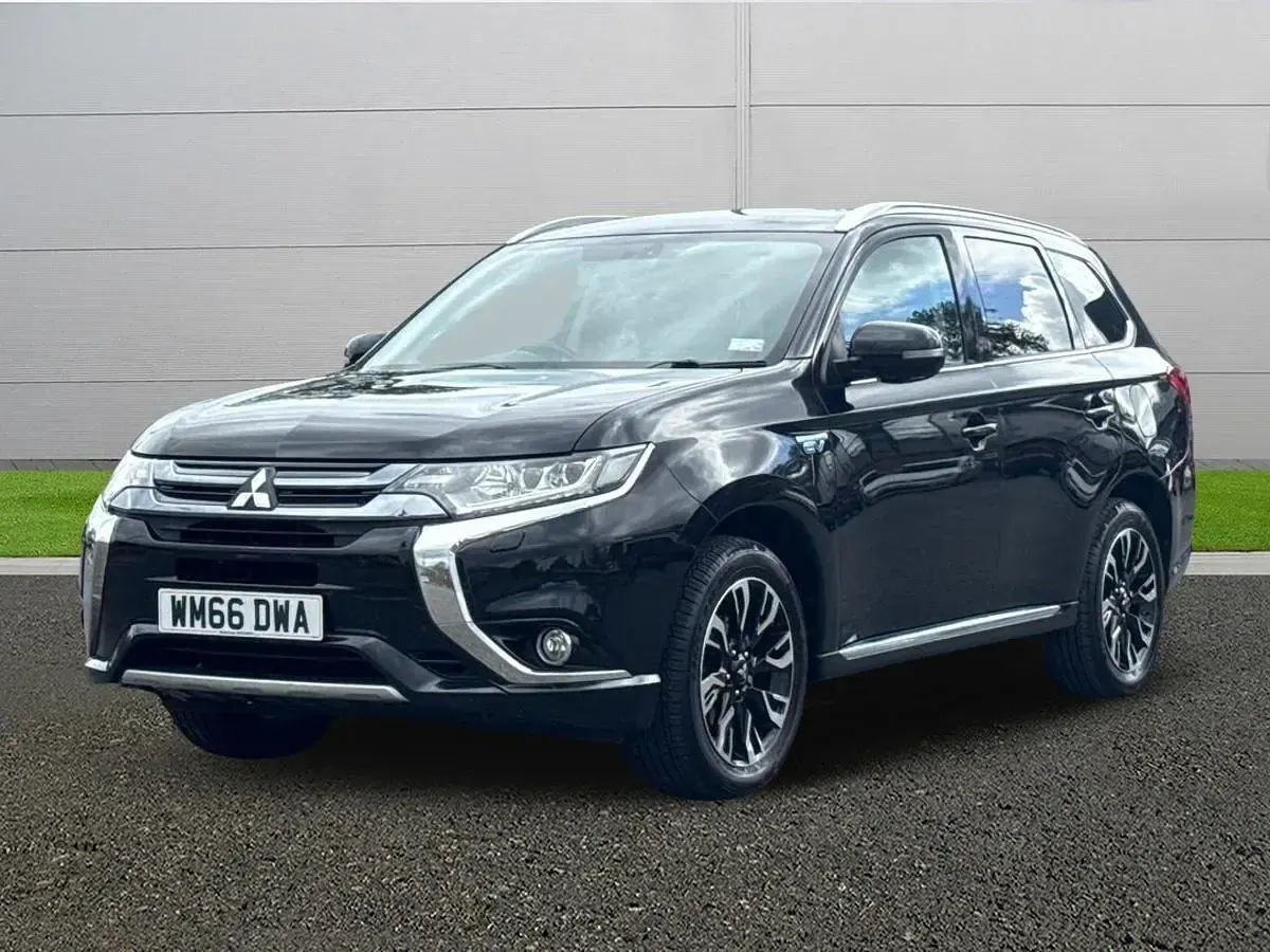 Używany Mitsubishi Outlander P-HEV 2016 Czarny Kombi