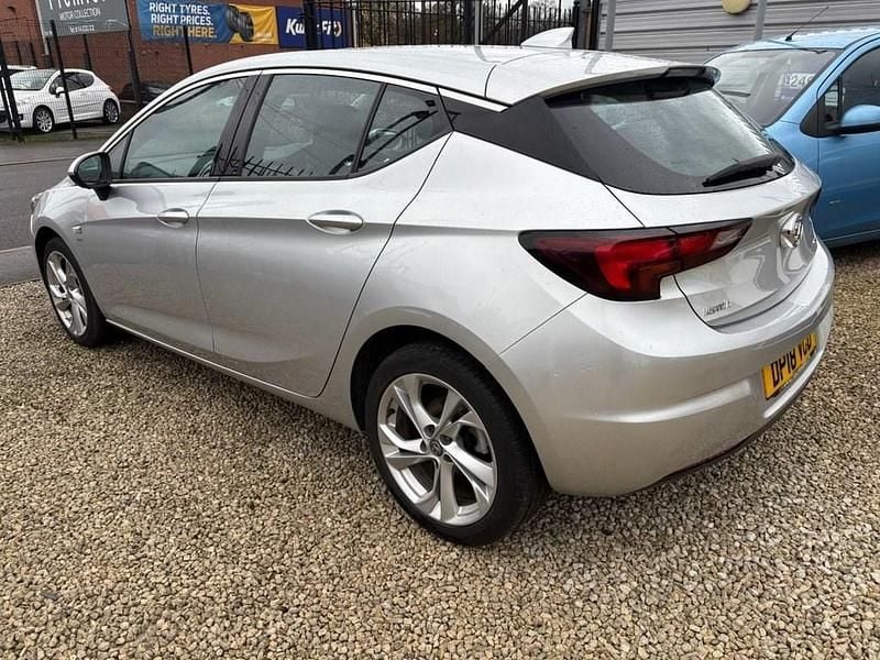 Used Vauxhall Astra SRi 136 HP (100 kW) 2018 Silver Hatchback