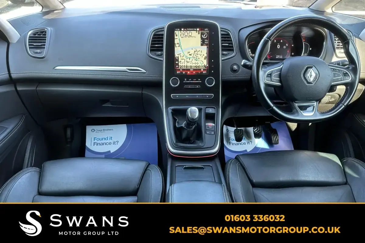 Used Renault Scenic E-Tech Signature 140 HP (102 kW) 2018 Red MPV