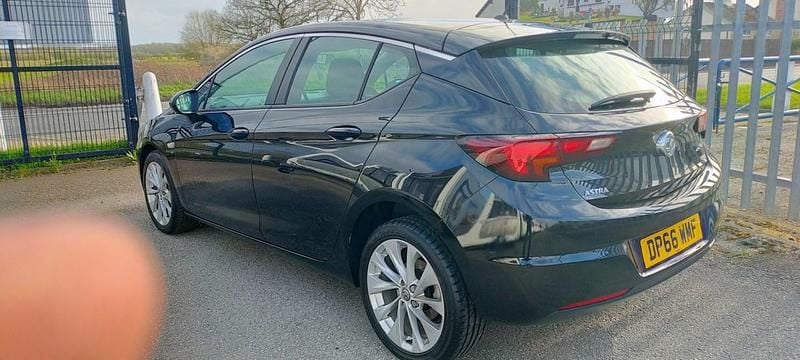 Second-hand Vauxhall Astra Design Edition 2016 Negru Hatchback