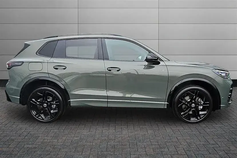 Used VW Tiguan R-line 272 HP (200 kW) 2025 Green SUV