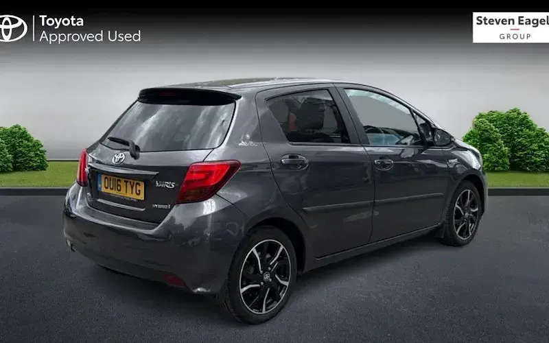 Used Toyota Yaris Design 101 HP (74 kW) 2016 Grey Hatchback