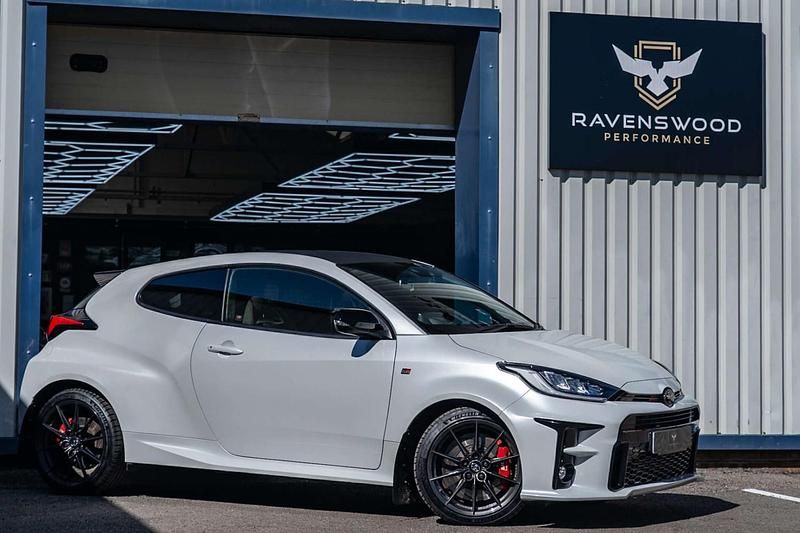 Used Toyota Yaris 272 HP (200 kW) 2021 White Hatchback