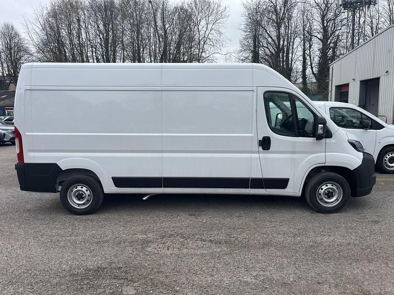 New Vauxhall Movano S 140 HP (102 kW) 2026 Kaolin white