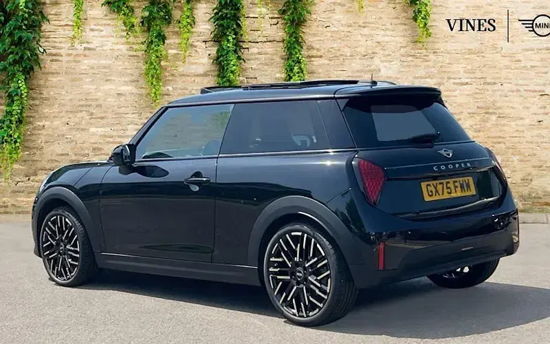 Used Mini Cooper Exclusive 150 kW (204 HP) 2026 Hatchback