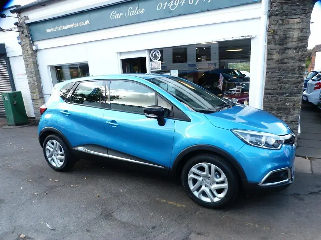 Used Renault Captur Dynamique 90 HP (66 kW) 2015 Blue SUV