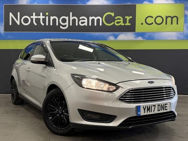 Used Ford Focus Zetec 120 HP (88 kW) 2017 Silver Hatchback