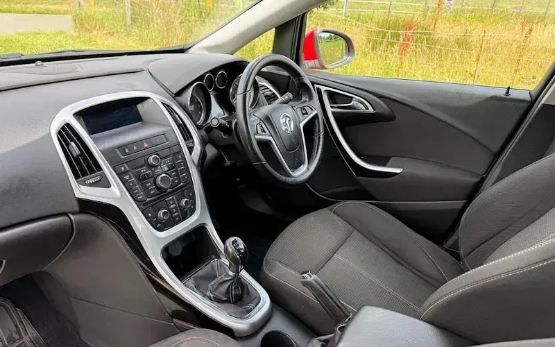 Used Vauxhall Astra SRi 140 HP (102 kW) 2012 Hatchback