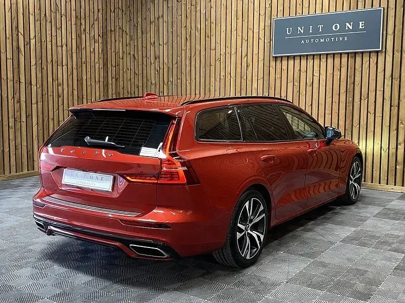 Used Volvo V60 R-Design 190 HP (139 kW) 2019 Red Estate