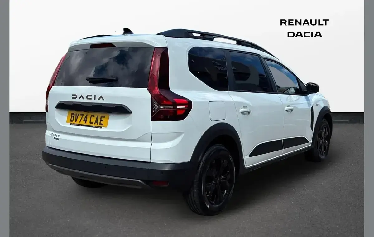 Used Dacia Jogger Extreme 141 HP (103 kW) 2024 White MPV