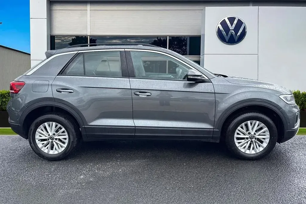 Used VW T-Roc Life 150 HP (110 kW) 2024 Grey SUV