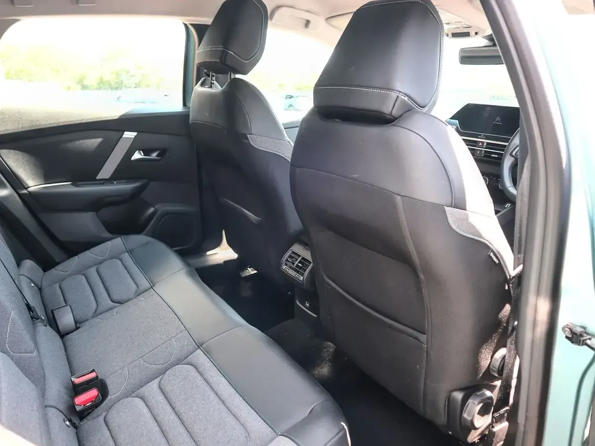Używany Citroën C4 PureTech 2024 Niebieski SUV