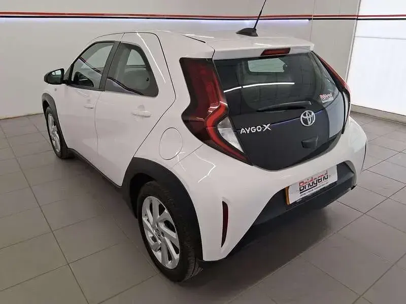Used Toyota Aygo X PURE 72 HP (52 kW) 2023 White SUV
