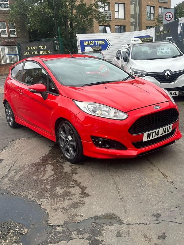 Red Used 2014 Ford Fiesta Zetec Hatchback | £2,300 (Good price) - Image 1/4