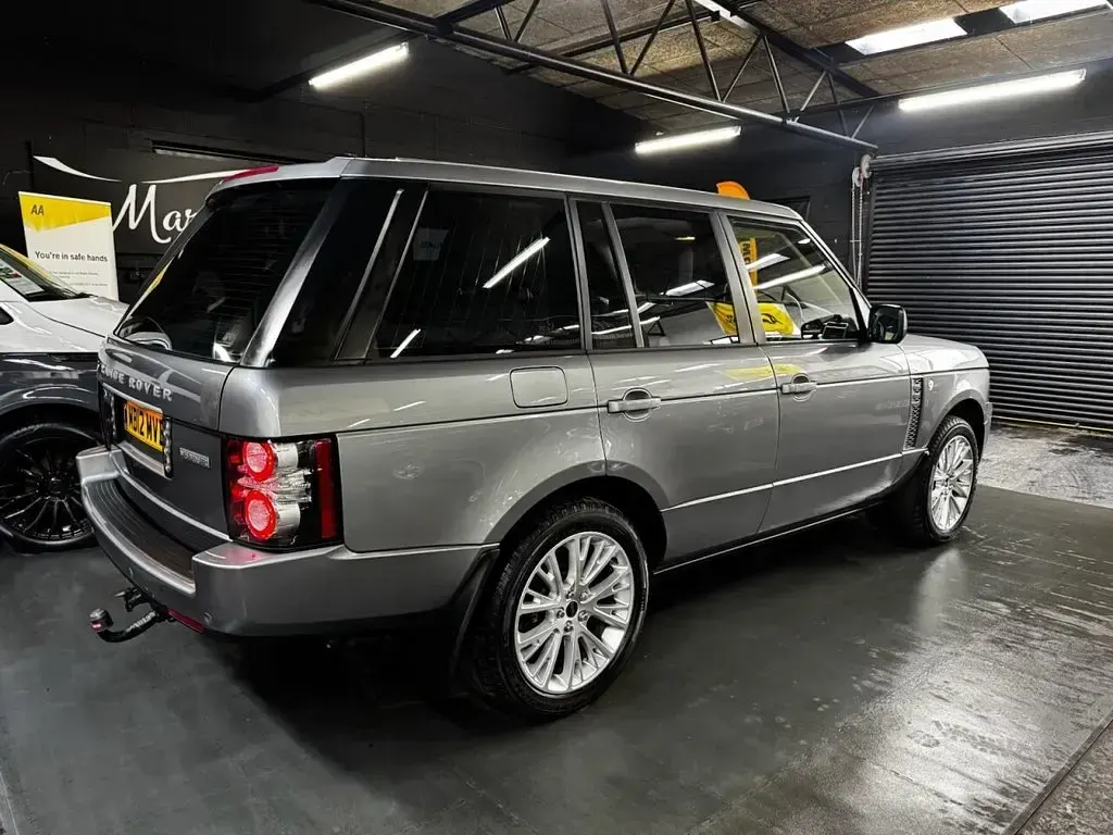 Begagnad Land Rover Range Rover 313 HK (230 kW) 2012 Grå SUV