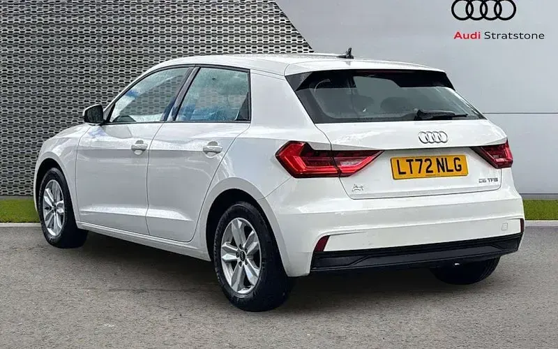 Used Audi A1 Sportback 95 HP (69 kW) 2022 White Hatchback