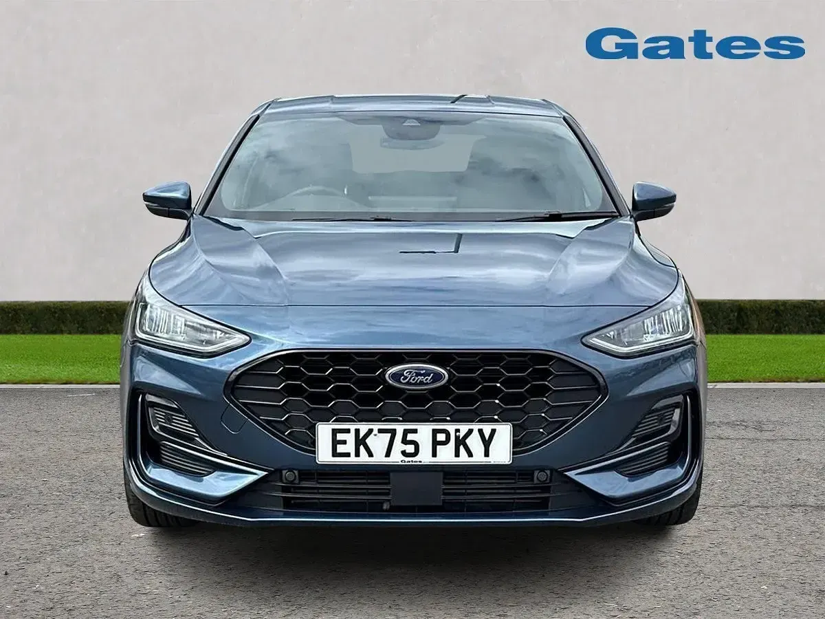 Ny Ford Focus ST-Line 2025 Blå Halvkombi