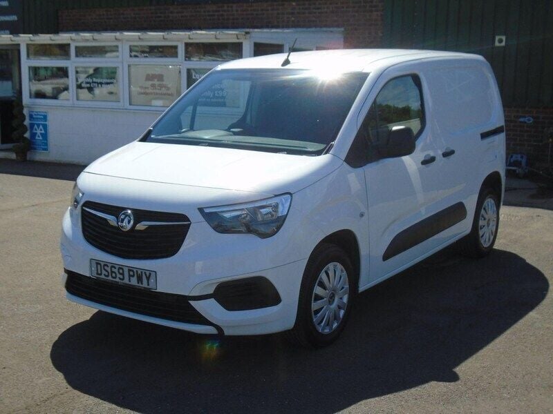 White Used 2019 Vauxhall Combo Sportive MPV | £7,490 (Good price) - Image 1/4