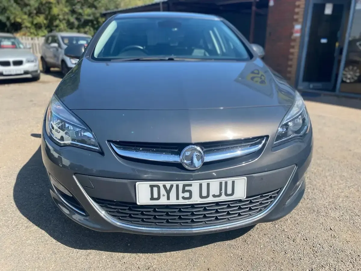Used Vauxhall Astra Elite 115 HP (84 kW) 2015 Grey Hatchback