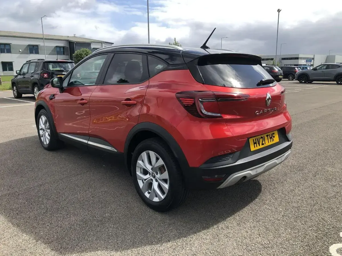 Used Renault Captur Iconic 128 HP (94 kW) 2021 Red/black SUV