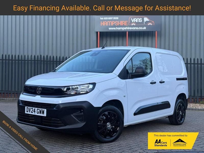 Used Vauxhall Combo S 100 HP (73 kW) 2024 White MPV