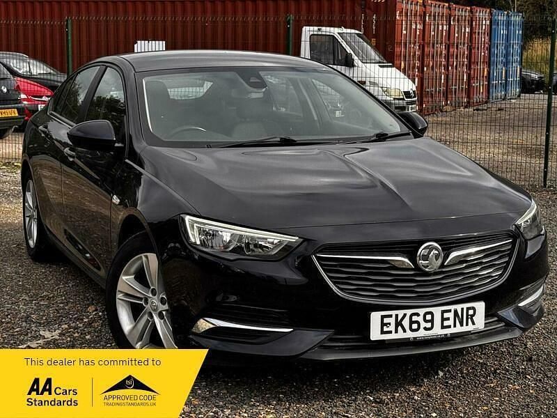 Used Vauxhall Insignia Design Edition 2019 Blue Hatchback