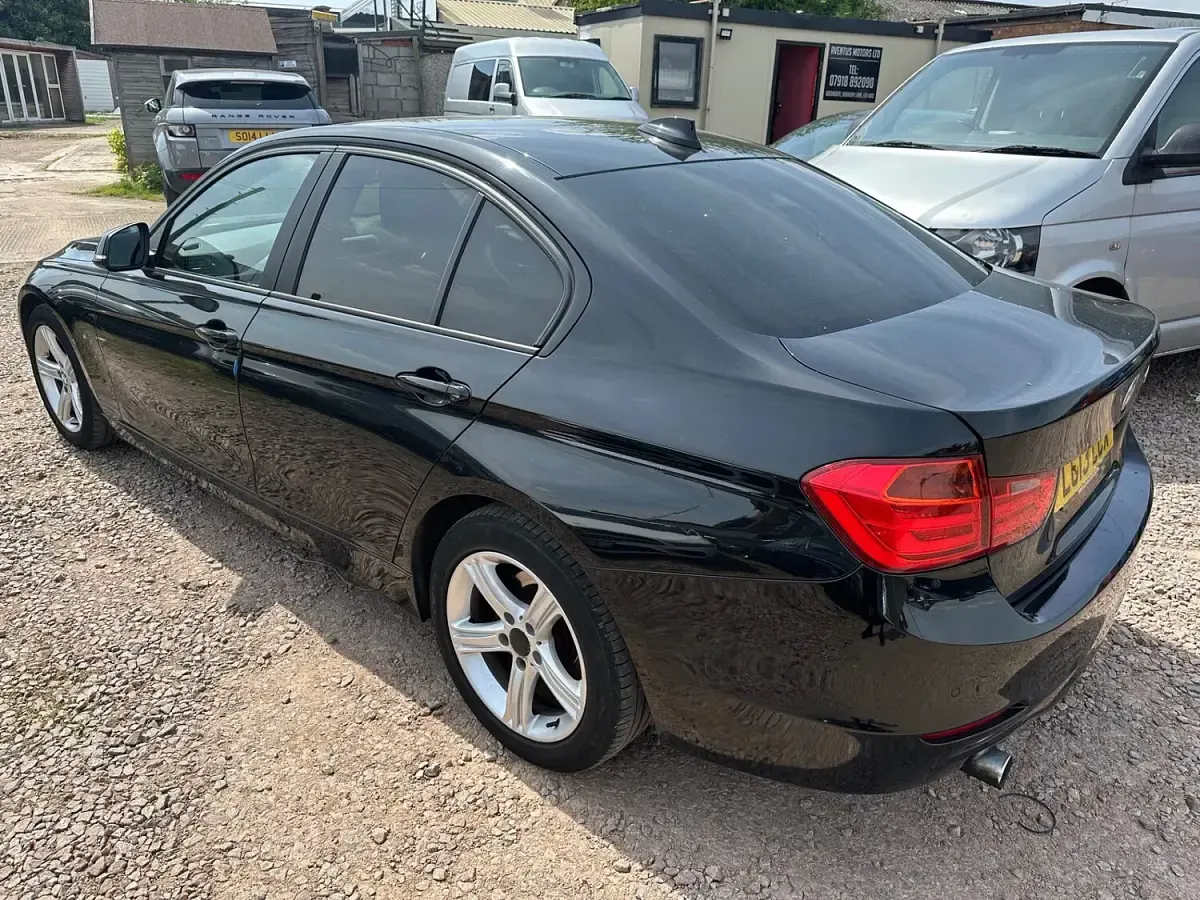 Used BMW 318 2013 Black Sedan