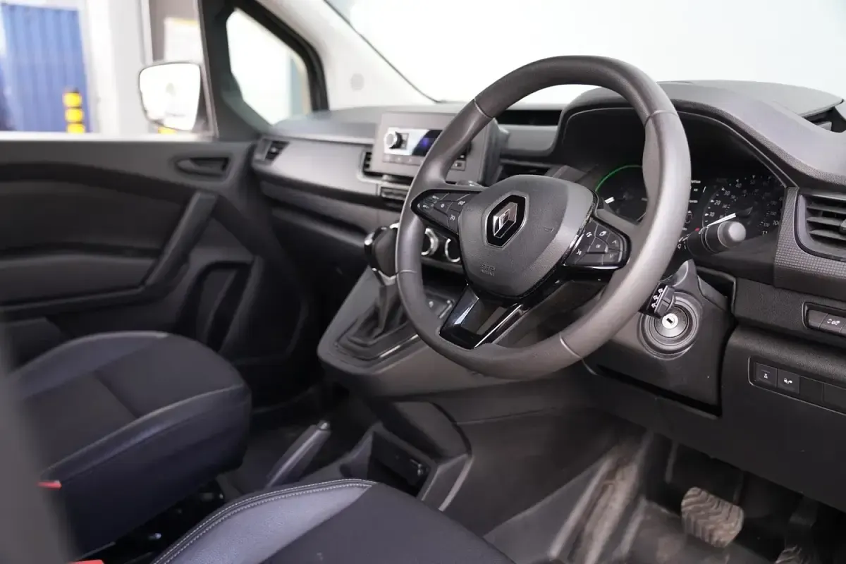 Used Renault Kangoo 89 kW (122 HP) 2024 White MPV