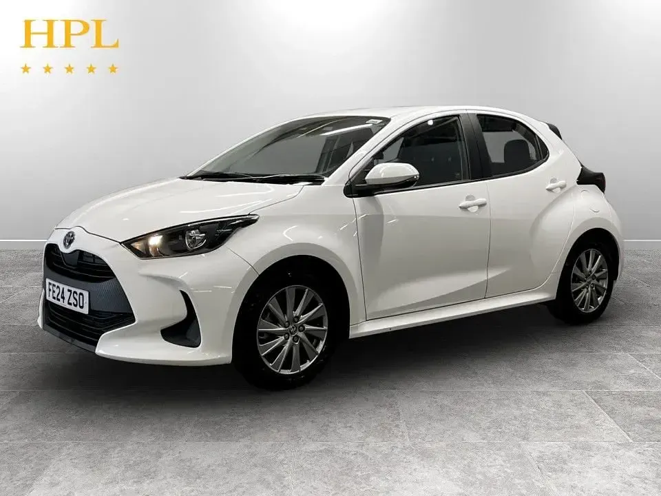 Used Toyota Yaris Hybrid 116 HP (85 kW) 2024 White Hatchback