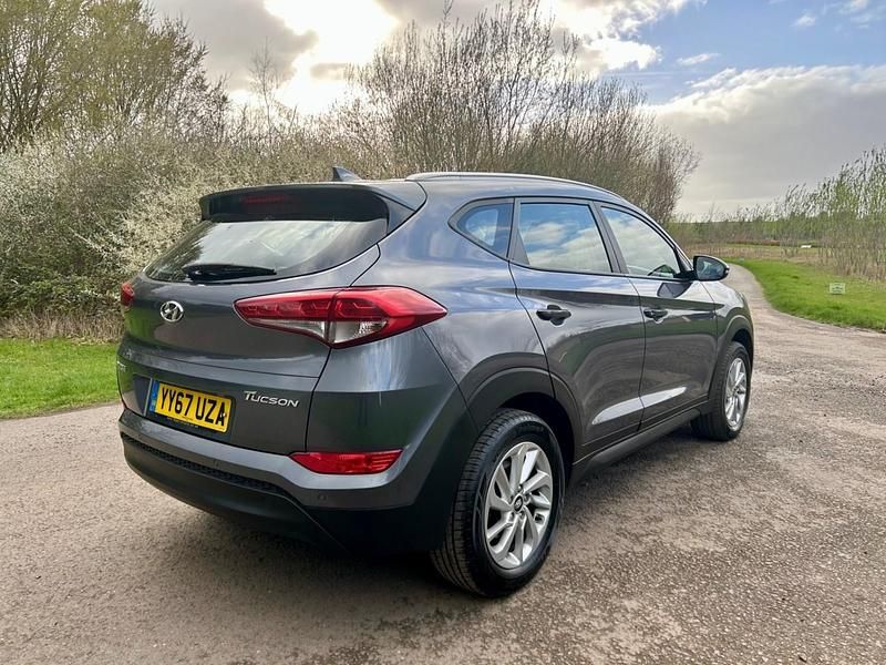 Used Hyundai Tucson SE 177 HP (130 kW) 2017 Grey SUV