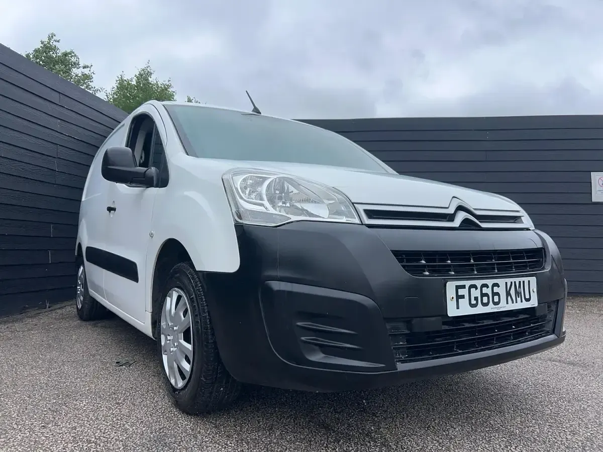 Used Citroën Berlingo 75 HP (55 kW) 2016 White MPV