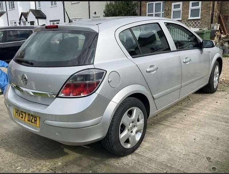 Used Vauxhall Astra Club 115 HP (84 kW) 2007 Silver Hatchback