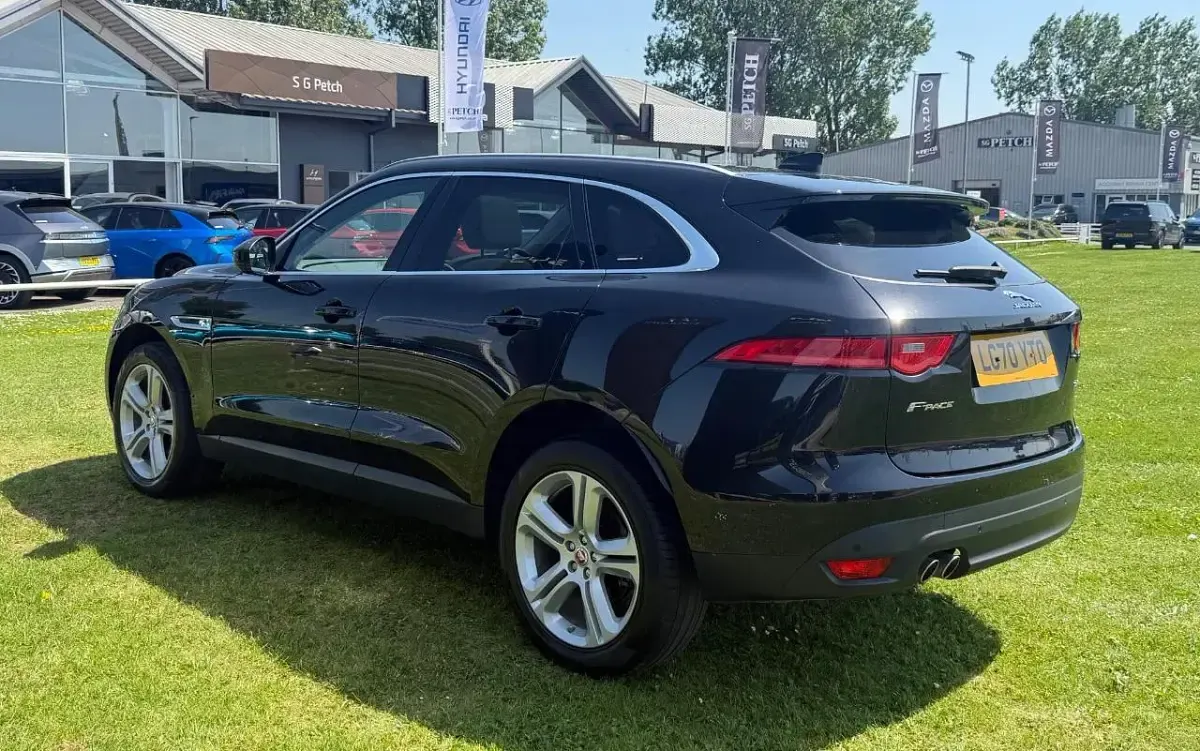 Used Jaguar F-Pace Portfolio 178 HP (130 kW) 2020 Black SUV